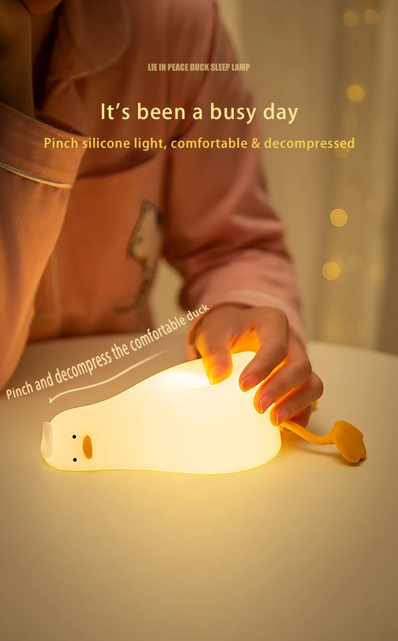Veilleuse Canard Couché à Plat en Silicone, lampe tactile rechargeable à intensité variable.